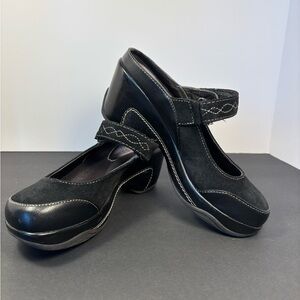 Rialto Comfort Black Mary Jane Wedge Heels | Size 6M